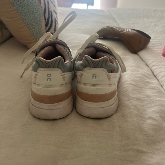 On cloud Roger - Picture 6 of 6